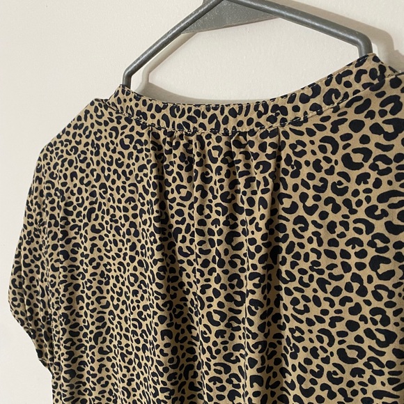 Old Navy leopard print button up short sleeve shirt L - Picture 3 of 9
